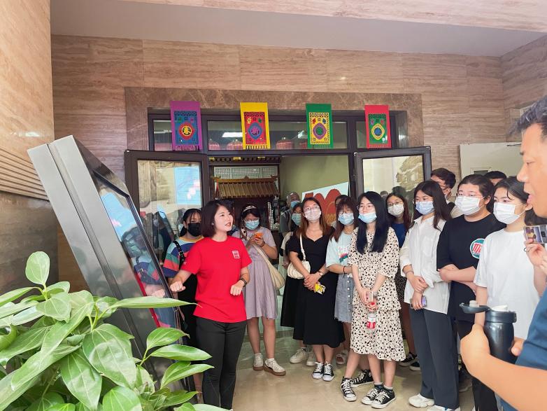 图片2:图片1:“逐梦”国教研究生在省文化馆开展宣讲